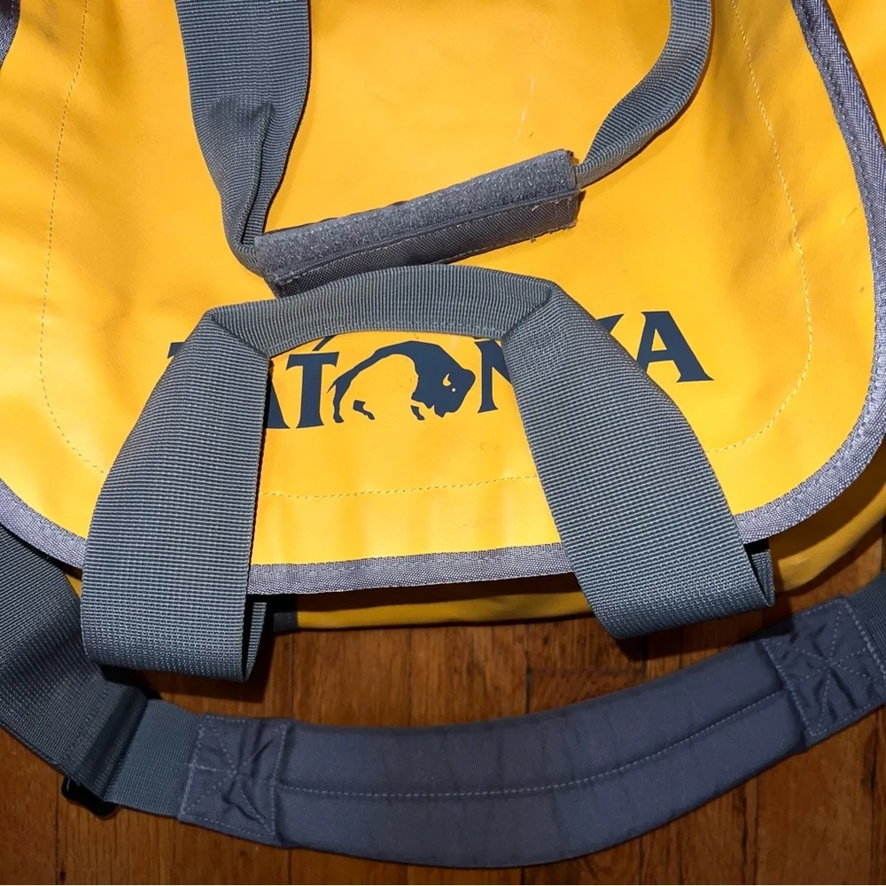 Tatonka Barrel XS Travel bag with removable shoulder strap. Excellent condition.